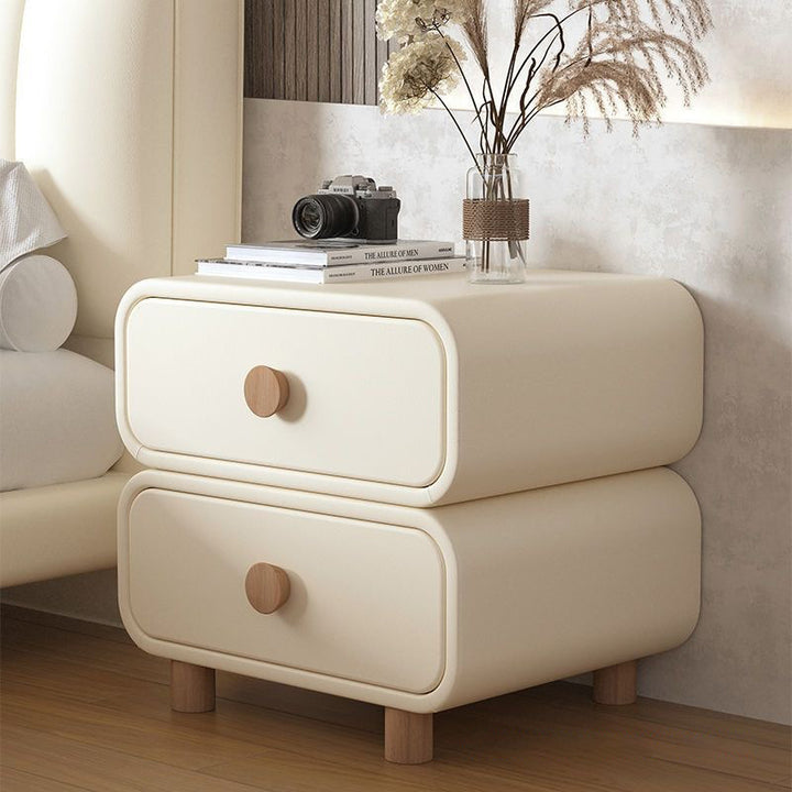 Moderner minimalistischer rechteckiger Nachttisch aus Sperrholz, MDF, Massivholz und Mikrofaserleder mit 2 Schubladen fürs Schlafzimmer 