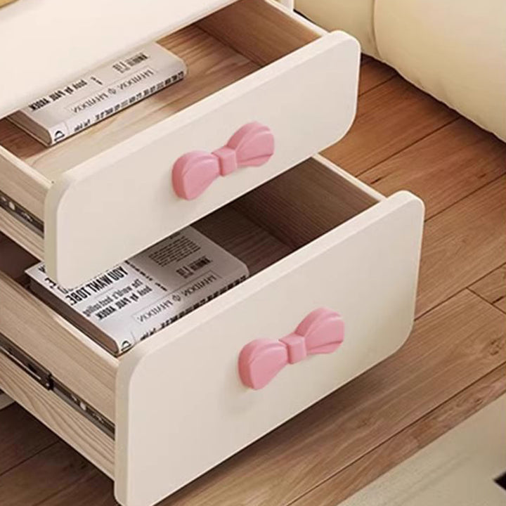 Moderner rechteckiger Art-Déco-Nachttisch für Kinder mit Schleifendetail, aus Sperrholz, Cat-Scratch-Leder und MDF, 2 Schubladen, für das Schlafzimmer 