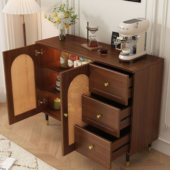Armoire de rangement de grande capacité à 3 tiroirs pour salon, en panneau de particules de bois, verre et faux rotin tressé, style rustique traditionnel rectangulaire 