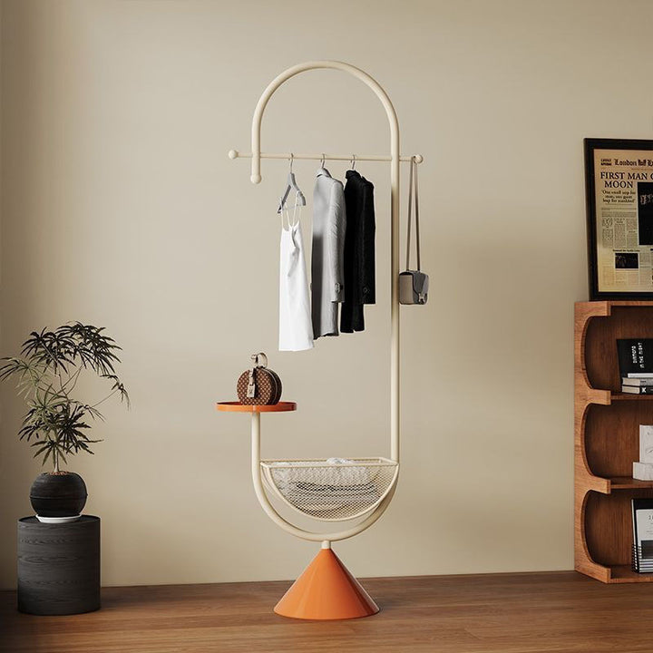 Moderner minimalistischer G-förmiger Bodenständer aus Eisen-Kohlenstoffstahl mit 1 Korb für das Schlafzimmer 