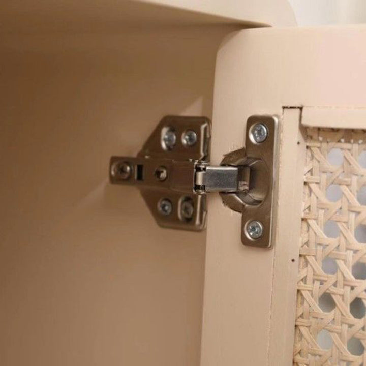 Traditioneller rustikaler quadratischer Nachttisch aus Gummibaum-Massivholz mit mehrschichtigem PE-Rattan-Geflecht und 1-Schrank für das Schlafzimmer 