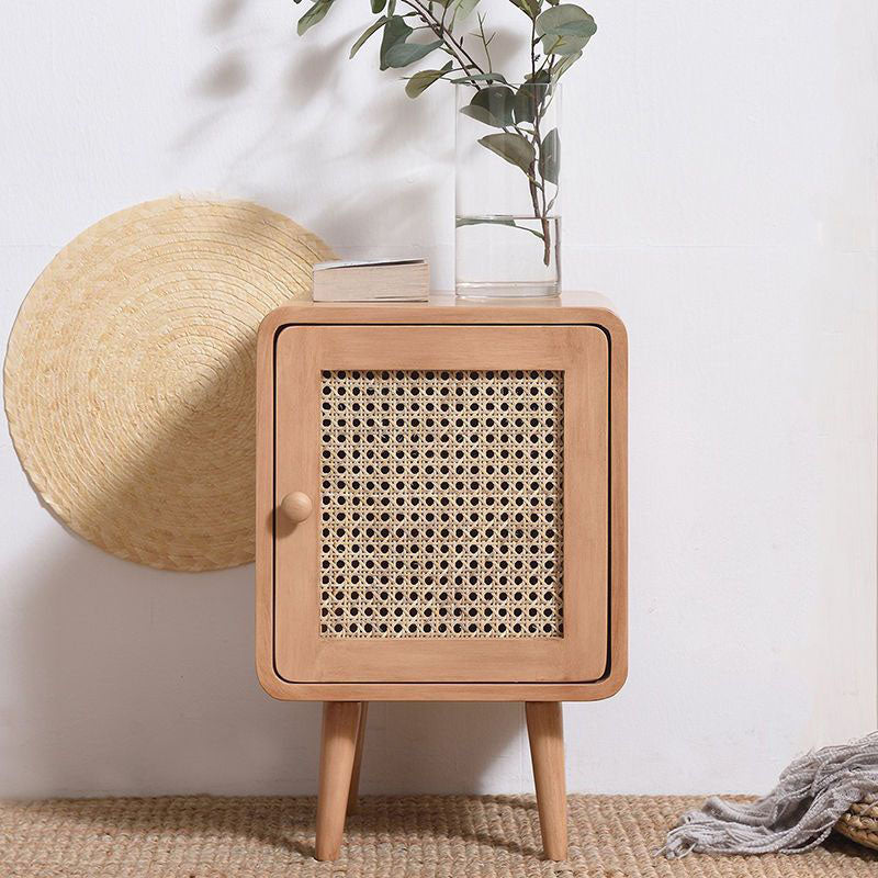 Traditioneller rustikaler quadratischer Nachttisch aus Gummibaum-Massivholz mit mehrschichtigem PE-Rattan-Geflecht und 1-Schrank für das Schlafzimmer 