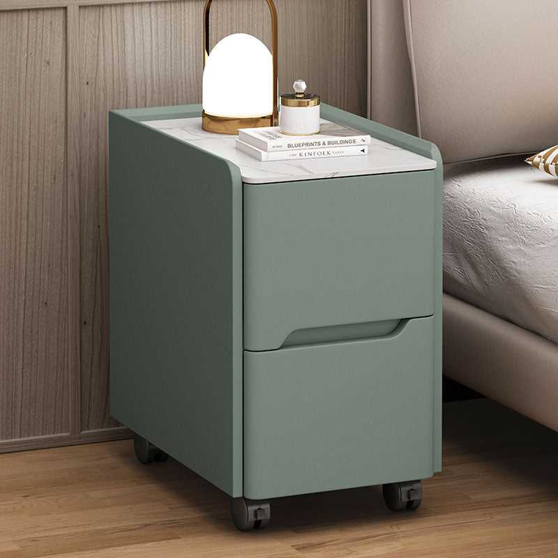 Table de chevet mobile à 2 tiroirs pour chambre, style scandinave contemporain, rectangulaire étroit, plateau en roche, bois de pin massif, panneau multicouche, griffoir pour chat en cuir et quincaillerie 