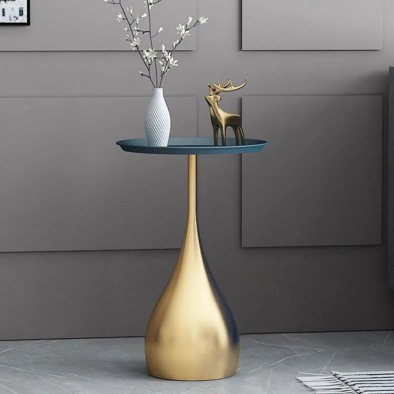 Zeitgenössischer skandinavischer Wassertropfen-Rundtisch aus Metall, 1-stufig, für das Wohnzimmer 