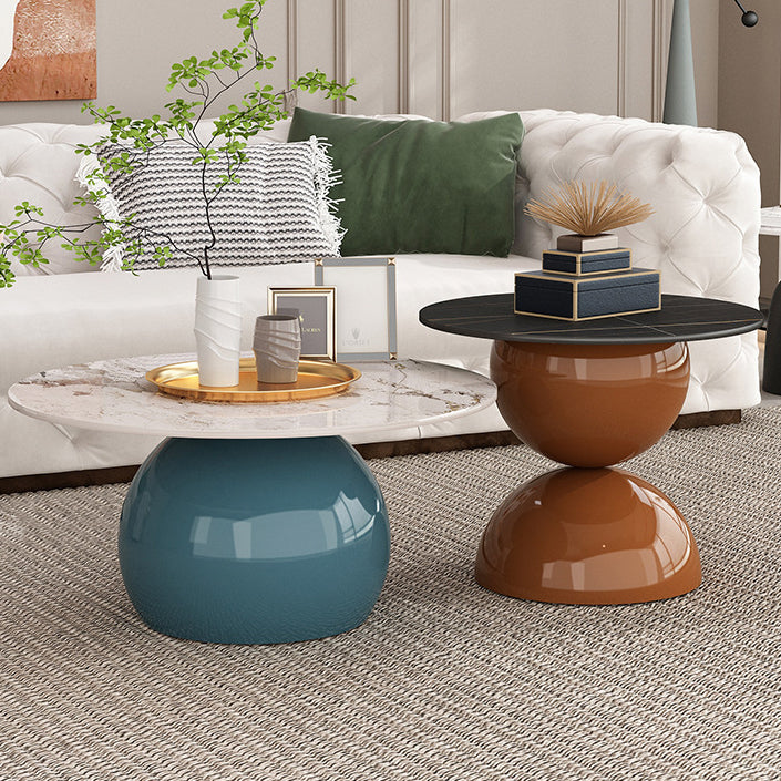 Zeitgenössischer kreativer Creme-Orb-Runder-Halb-Rund-Felsen-Platten-Metall-Beistelltisch 1-stufig für Wohnzimmer 