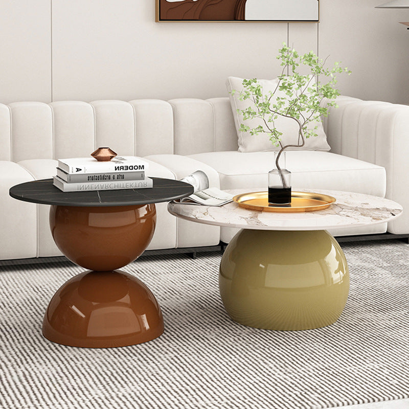 Zeitgenössischer kreativer Creme-Orb-Runder-Halb-Rund-Felsen-Platten-Metall-Beistelltisch 1-stufig für Wohnzimmer 