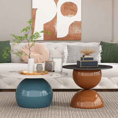 Zeitgenössischer kreativer Creme-Orb-Runder-Halb-Rund-Felsen-Platten-Metall-Beistelltisch 1-stufig für Wohnzimmer 