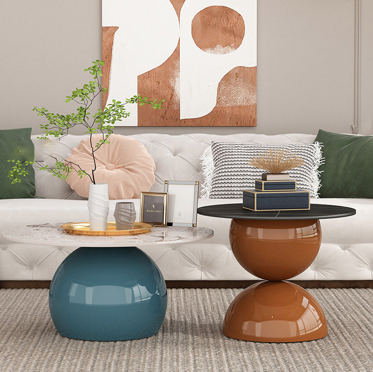 Zeitgenössischer kreativer Creme-Orb-Runder-Halb-Rund-Felsen-Platten-Metall-Beistelltisch 1-stufig für Wohnzimmer 