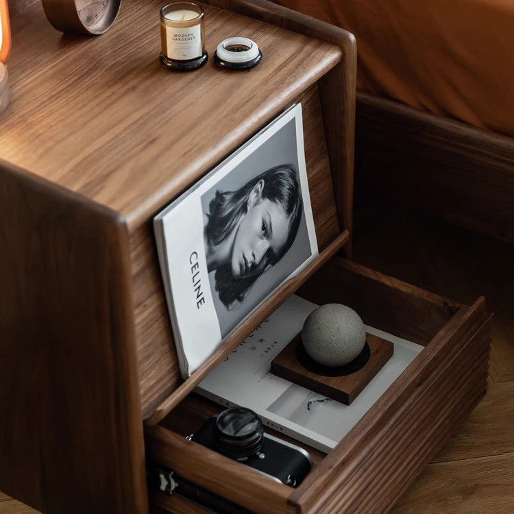 Table de nuit moderne minimaliste à rayures carrées en bois massif avec 1 tiroir pour chambre 