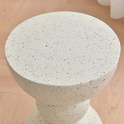 Table d'extrémité en oxyde de magnésium à coins arrondis chanfreinés triangles créatifs contemporains 1 niveau pour le salon 