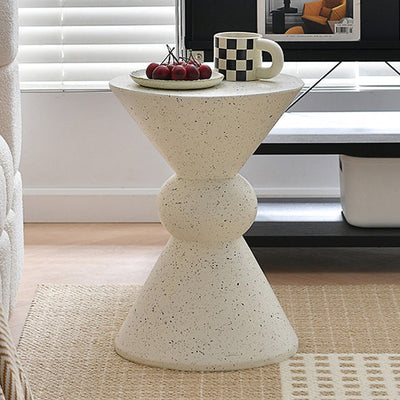 Table d'extrémité en oxyde de magnésium à coins arrondis chanfreinés triangles créatifs contemporains 1 niveau pour le salon 