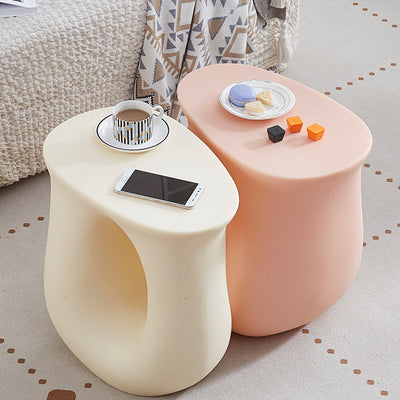 Table d'appoint en plastique en forme de U Art Déco moderne à dopamine 1 niveau pour salon 