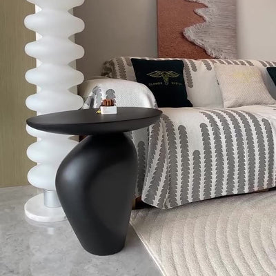Mesa auxiliar contemporánea creativa de forma irregular ovalada de guijarros de fibra de vidrio de 1 nivel para sala de estar 