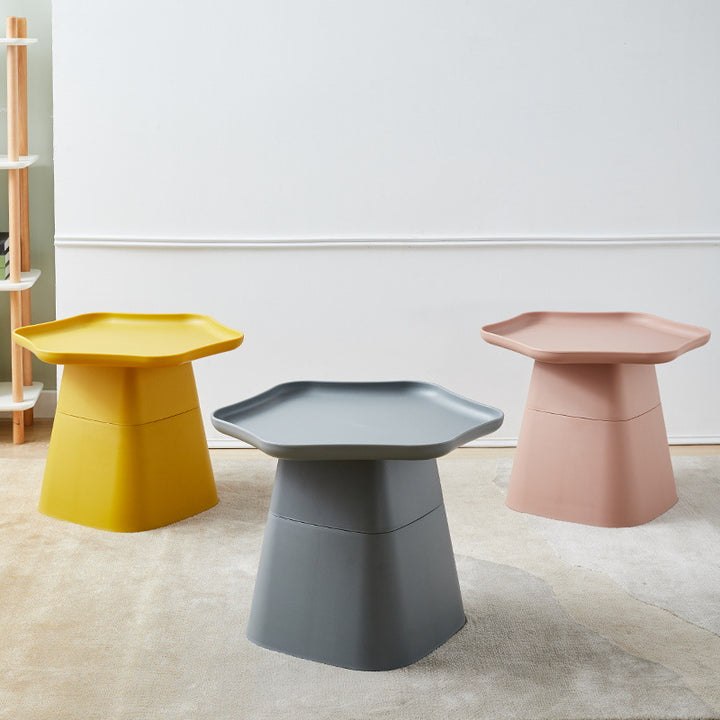 Moderner minimalistischer sechseckiger quadratischer Kegel-PP-Beistelltisch 1-stufig für das Wohnzimmer 