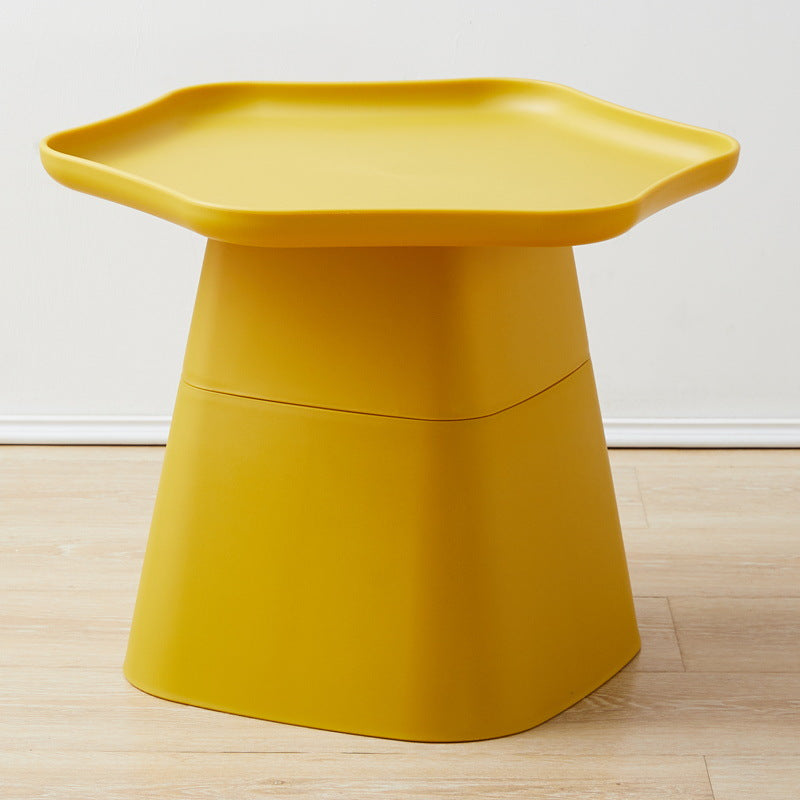 Moderner minimalistischer sechseckiger quadratischer Kegel-PP-Beistelltisch 1-stufig für das Wohnzimmer 