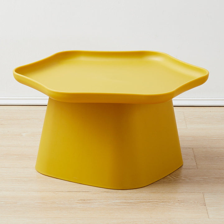 Moderner minimalistischer sechseckiger quadratischer Kegel-PP-Beistelltisch 1-stufig für das Wohnzimmer 