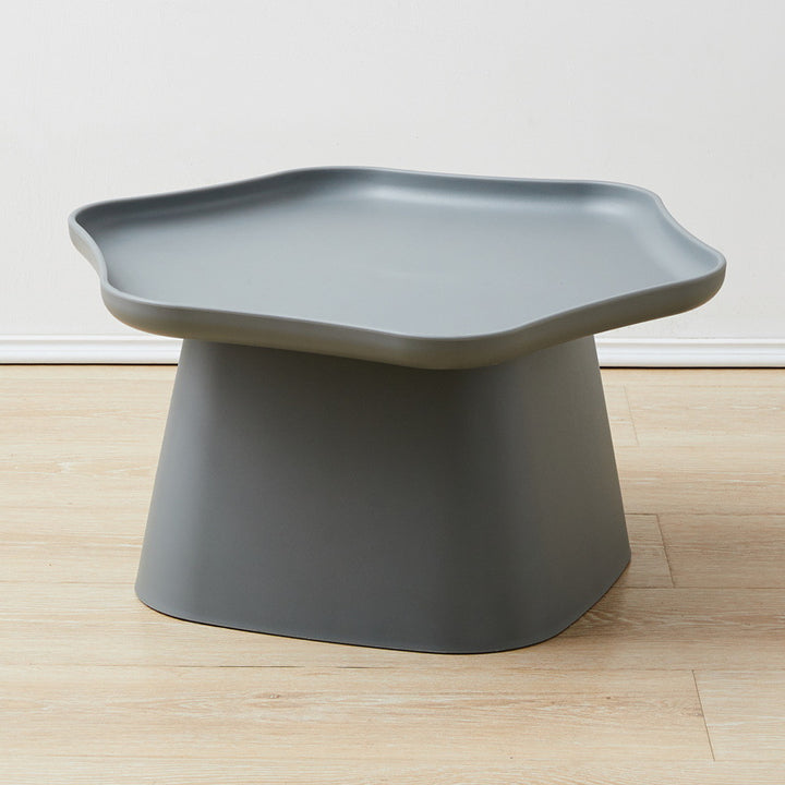 Moderner minimalistischer sechseckiger quadratischer Kegel-PP-Beistelltisch 1-stufig für das Wohnzimmer 