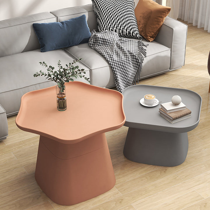 Moderner minimalistischer sechseckiger quadratischer Kegel-PP-Beistelltisch 1-stufig für das Wohnzimmer 