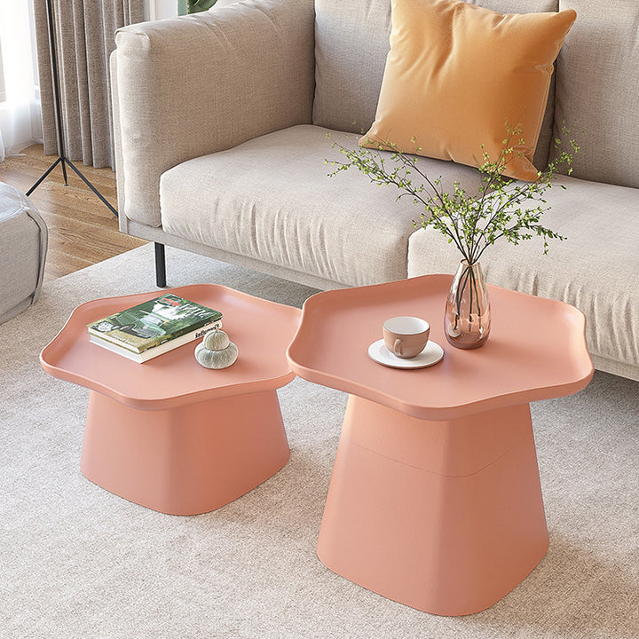 Moderner minimalistischer sechseckiger quadratischer Kegel-PP-Beistelltisch 1-stufig für das Wohnzimmer 