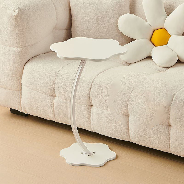 Zeitgenössischer nordischer Blumen gebogener MDF-Stahl-Metall-Beistelltisch für das Wohnzimmer 