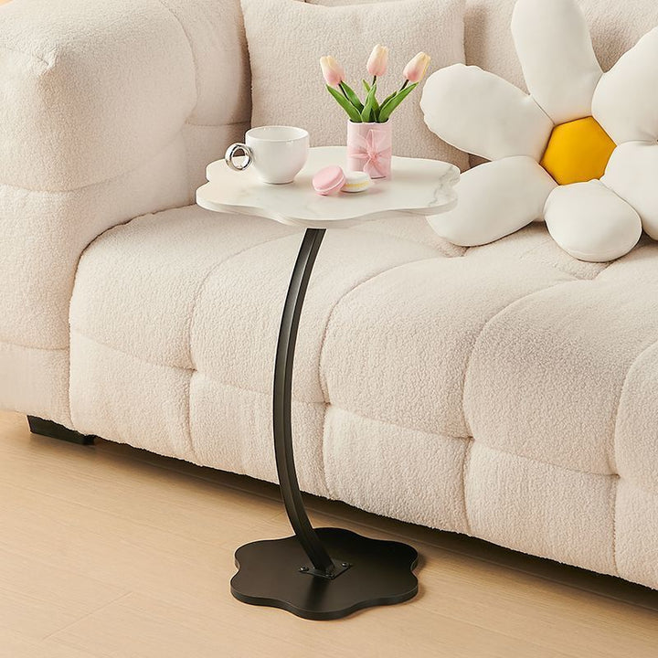 Zeitgenössischer nordischer Blumen gebogener MDF-Stahl-Metall-Beistelltisch für das Wohnzimmer 