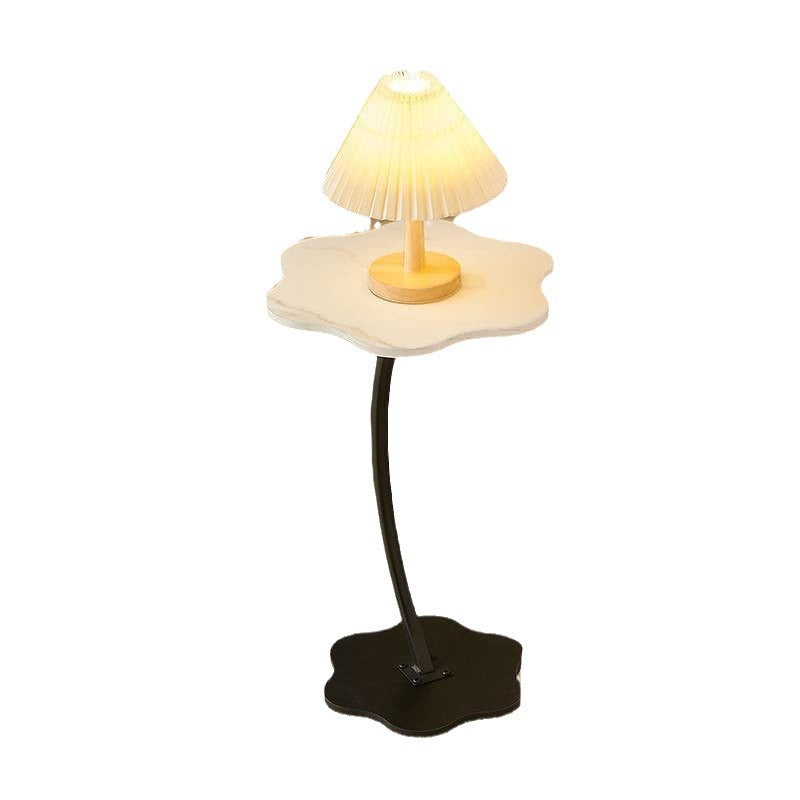 Zeitgenössischer nordischer Blumen gebogener MDF-Stahl-Metall-Beistelltisch für das Wohnzimmer 