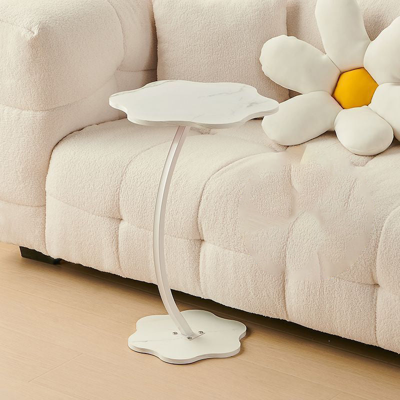 Zeitgenössischer nordischer Blumen gebogener MDF-Stahl-Metall-Beistelltisch für das Wohnzimmer 