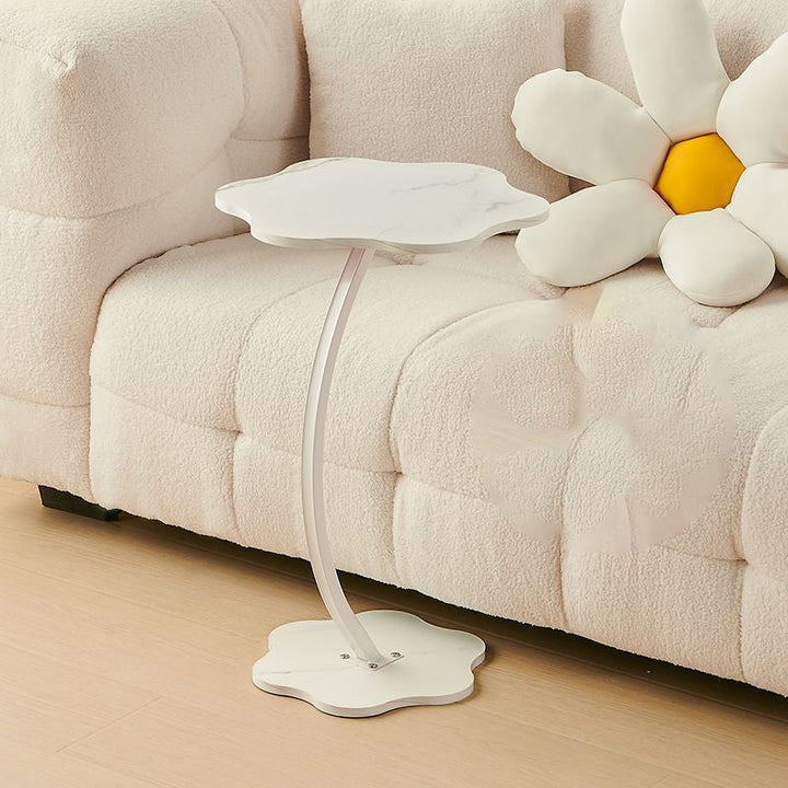 Zeitgenössischer nordischer Blumen gebogener MDF-Stahl-Metall-Beistelltisch für das Wohnzimmer 
