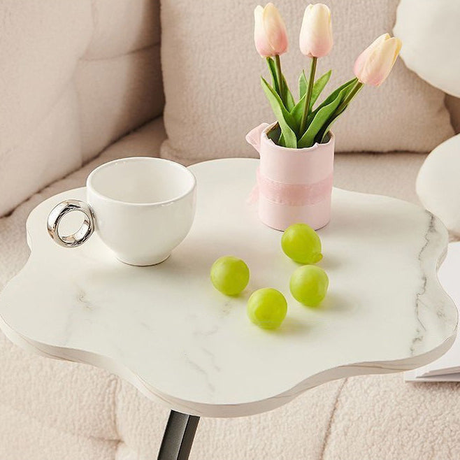 Zeitgenössischer nordischer Blumen gebogener MDF-Stahl-Metall-Beistelltisch für das Wohnzimmer 
