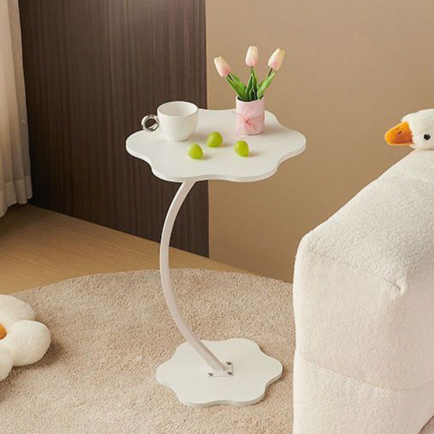 Zeitgenössischer nordischer Blumen gebogener MDF-Stahl-Metall-Beistelltisch für das Wohnzimmer 