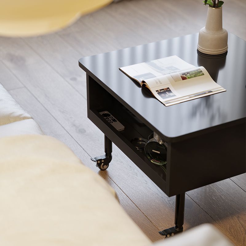 Zeitgenössischer nordischer quadratischer Holztisch aus Legierung mit anhebbarem Endtisch, 1 Ablage für das Wohnzimmer 