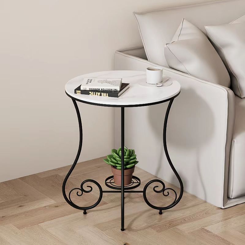 Zeitgenössischer nordischer runder Platten-Eisen-Stahl-Beistelltisch mit 1 Regal für das Wohnzimmer 
