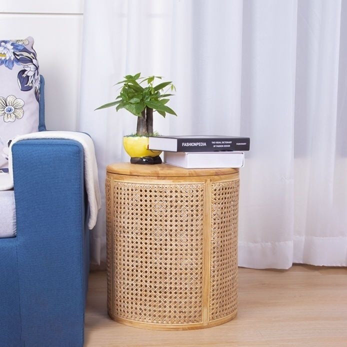 Traditioneller japanischer Beistelltisch aus gewebtem Kunststoff-Rattan und Kautschukholz in runder Zylinderform mit 1 Stauraumfach und Abdeckung für das Wohnzimmer 