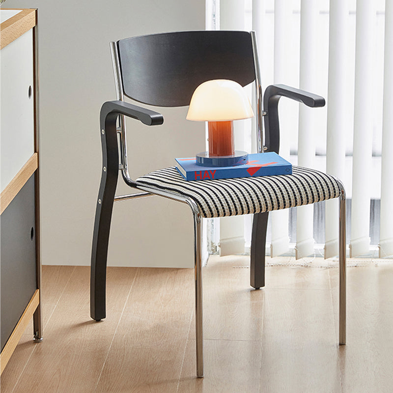 Silla de comedor contemporánea retro rectangular de contrachapado, hierro y tela con respaldo y reposabrazos para comedor 