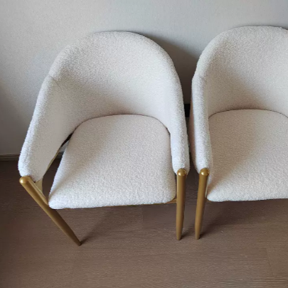 Zeitgenössischer luxuriöser runder Lammwollstuhl mit Edelstahlbeinen, Rückenlehne und Armlehne für das Esszimmer 