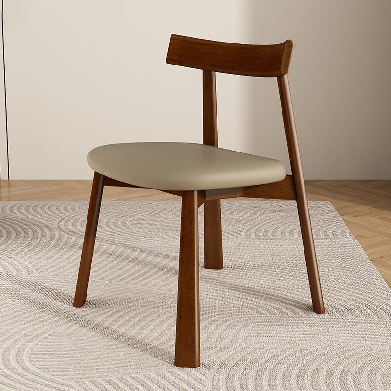 Moderner schlichter Esszimmerstuhl aus Gummibaumholz mit quadratischer Rückenlehne und Kunstlederbezug für das Esszimmer 