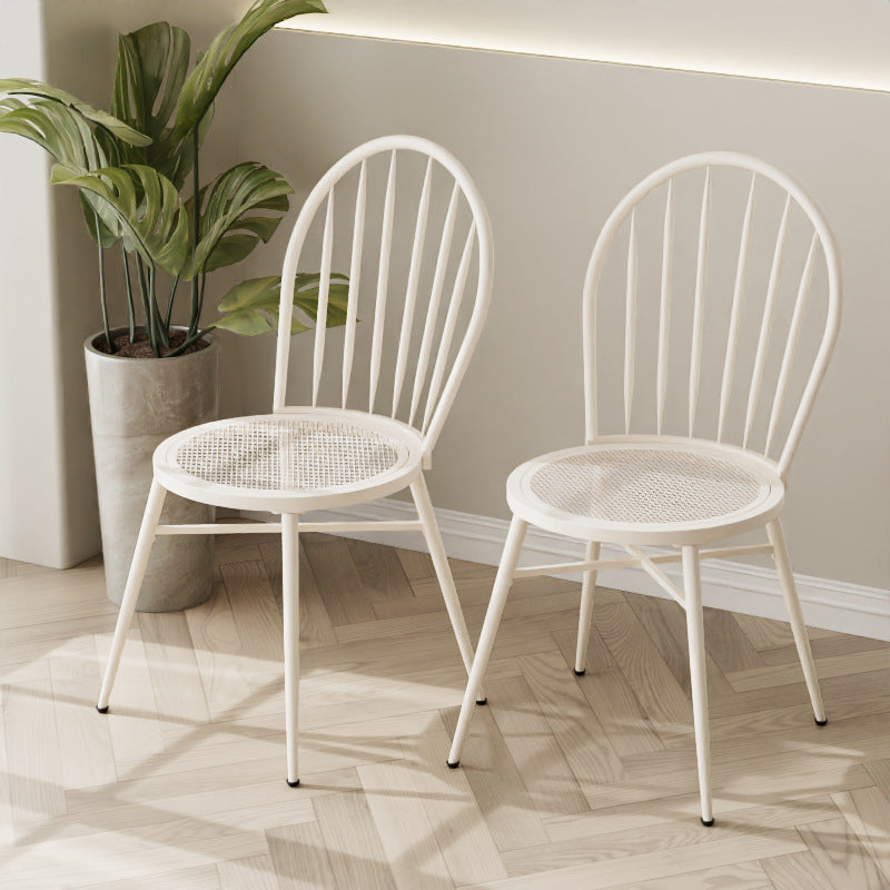 Silla de comedor contemporánea nórdica con respaldo hueco y estructura de acero al carbono tapizada para comedor 