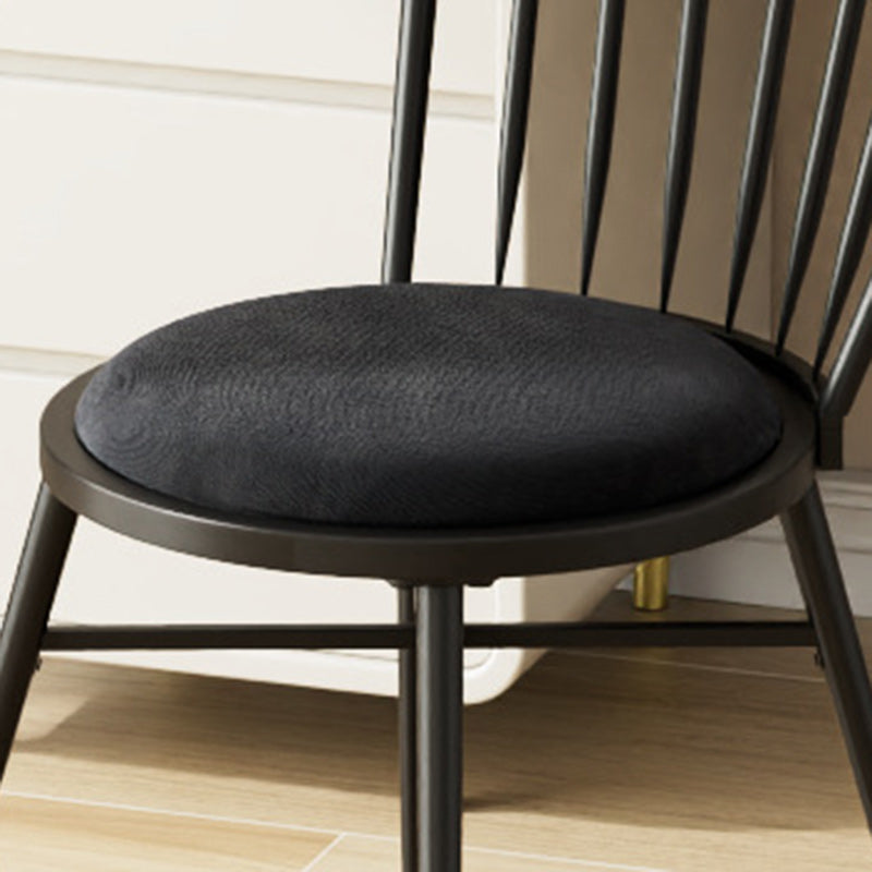 Silla de comedor contemporánea nórdica con respaldo hueco y estructura de acero al carbono tapizada para comedor 
