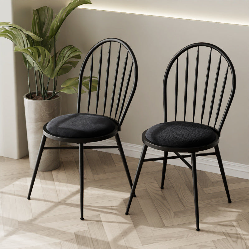 Silla de comedor contemporánea nórdica con respaldo hueco y estructura de acero al carbono tapizada para comedor 