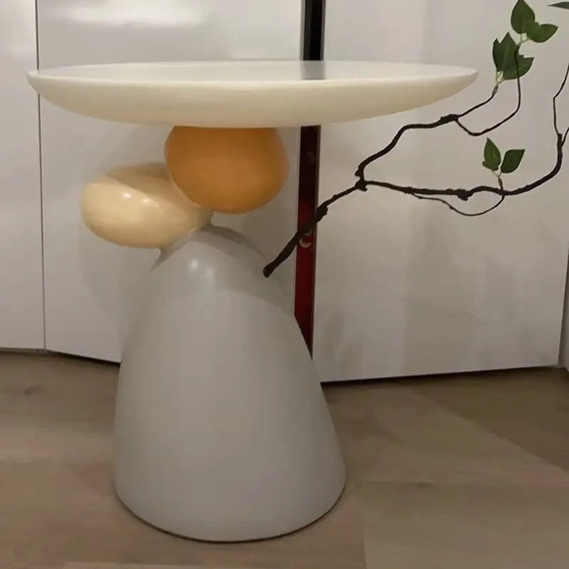 Zeitgenössischer kreativer runder elliptischer Ast-Sockel-Harz-Beistelltisch für das Schlafzimmer 