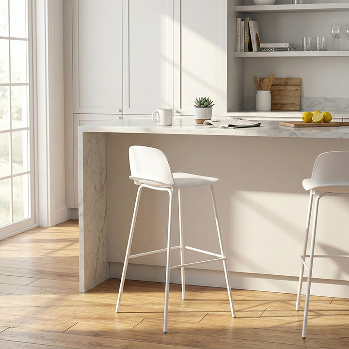Tabouret de bar rectangulaire moderne minimaliste en PP et acier au carbone avec dossier et repose-pieds pour salle à manger 