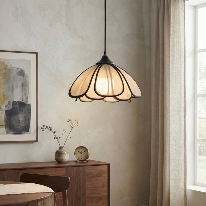 Suspension lumineuse à 1 lumière en fibre végétale avec pétales nordiques contemporains en fer pour salle à manger 