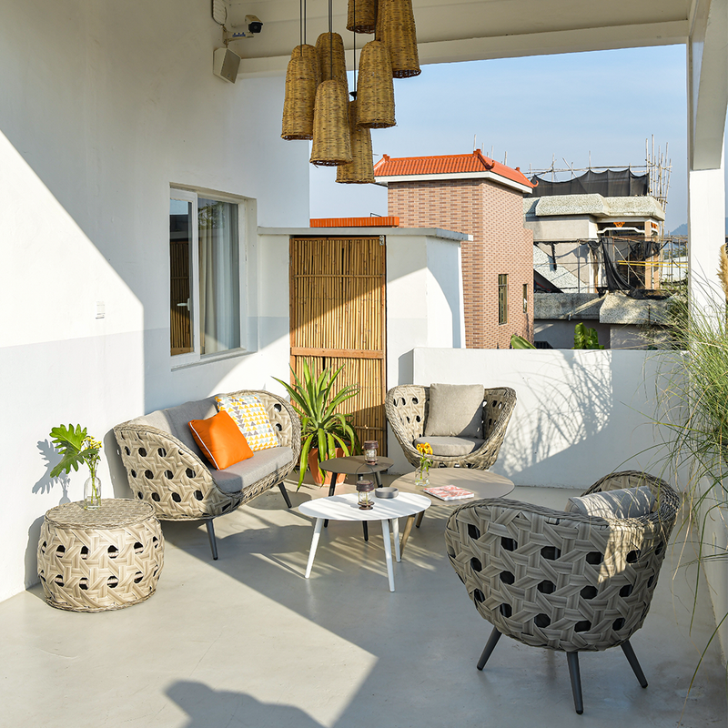 Contemporary Aluminum Outdoor Table - Tempered Glass Surface Coffee Table For Outdoor Patio