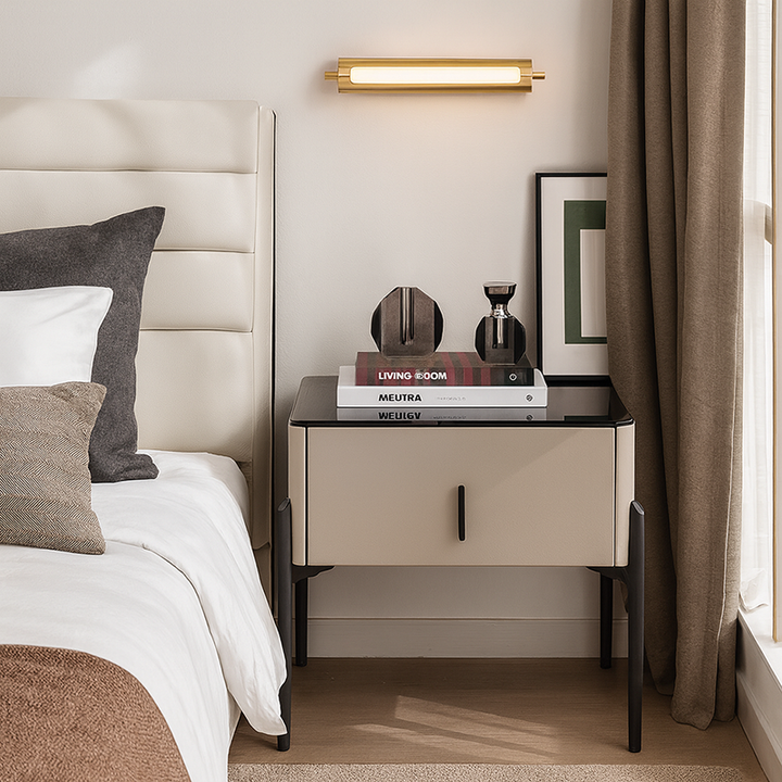 Moderner Nachttisch mit schlanken Metallbeinen und Glastischplatte - Quadratischer Nachttisch mit 1 Schublade für das Schlafzimmer 