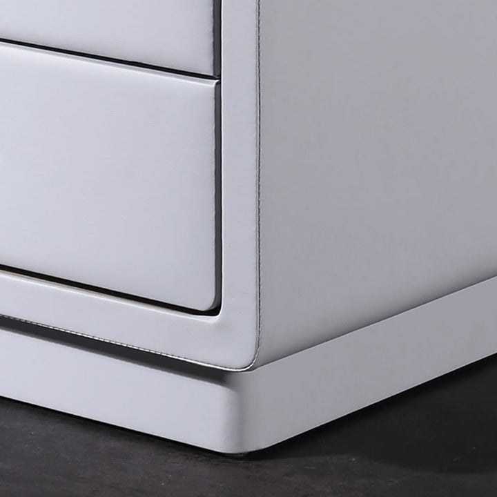 Cabinet de chevet moderne en faux cuir ivoire doux - table de nuit avec poignées en métal doré et 3 tiroirs pour chambre à coucher 