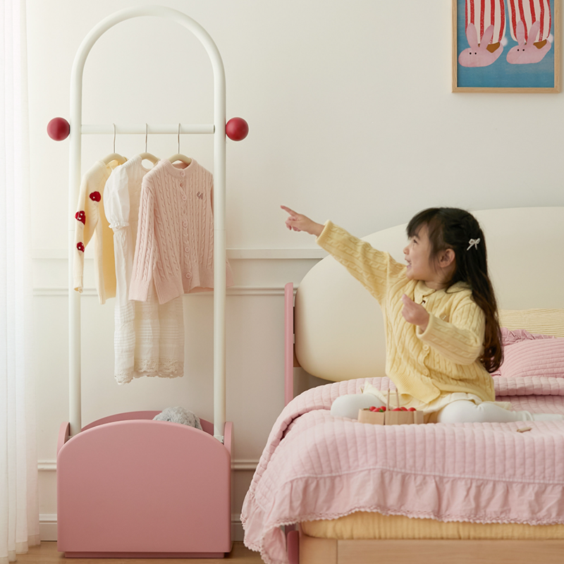 Platzsparender Kleiderständer für Kinder - Garderobe für Eingangsbereich &amp; Flur mit verstellbarem Rahmen aus Carbonstahl und Sockel aus Buchenholz 