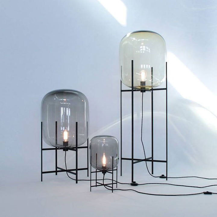 Abgerundete Vollglas-Kurven-Stehlampe mit Metallfuß - Kreative stilvolle Akzentbeleuchtung für das Wohnzimmer 