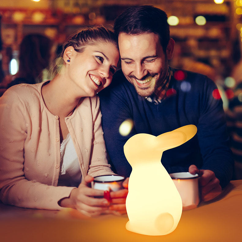 مصباح طاولة LED للأرنب الإبداعي المعاصر لغرفة النوم 