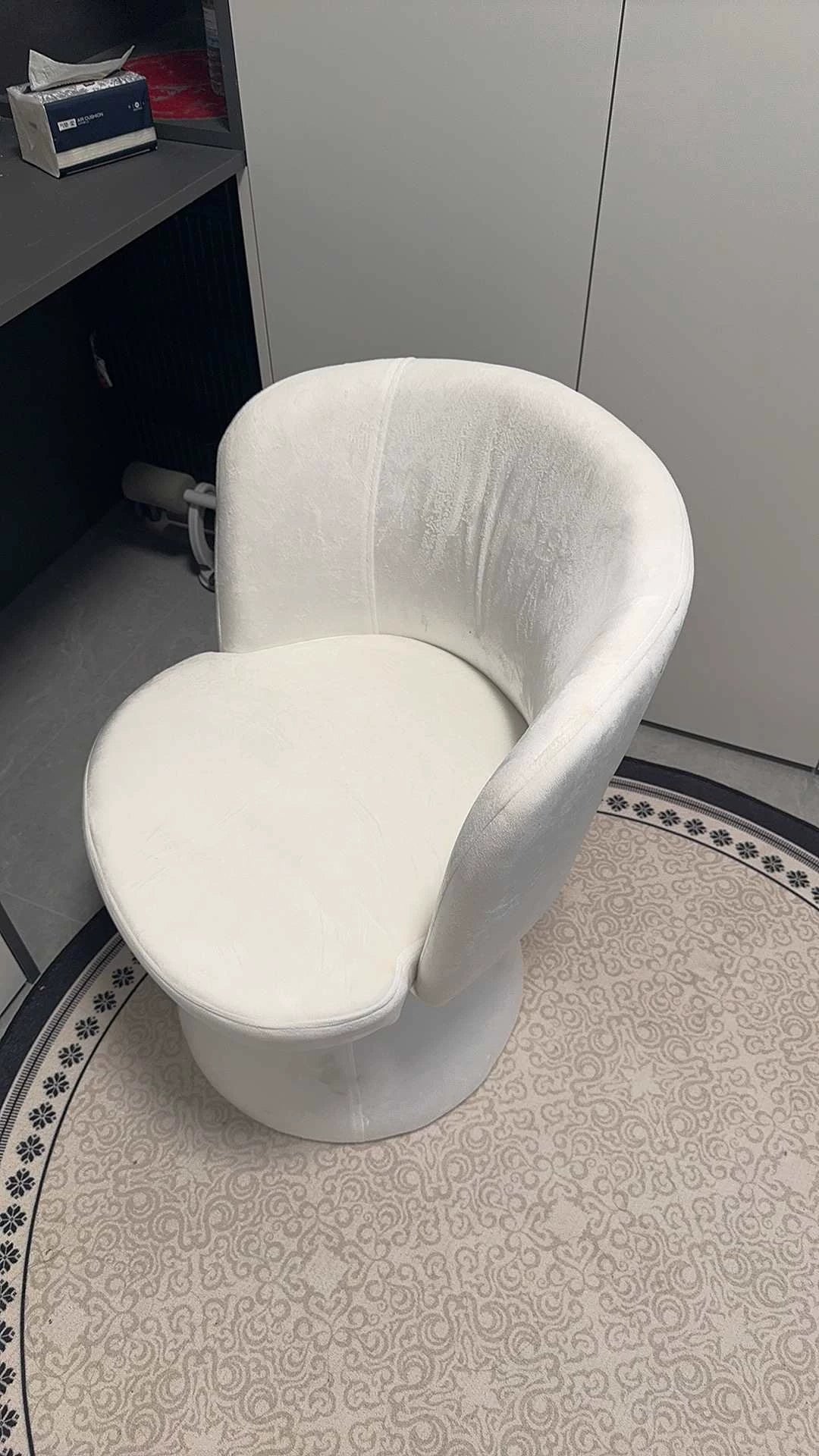 Taburete tocador giratorio 360° contemporáneo nórdico redondo de chenilla y madera maciza, con respaldo y sin brazos, para dormitorio 