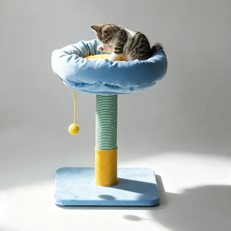 Árbol rascador pequeño para gatos estilo nórdico crema - torre para gatos con estructura de tablero de partículas, terciopelo y pelota colgante de sisal para sala de estar 